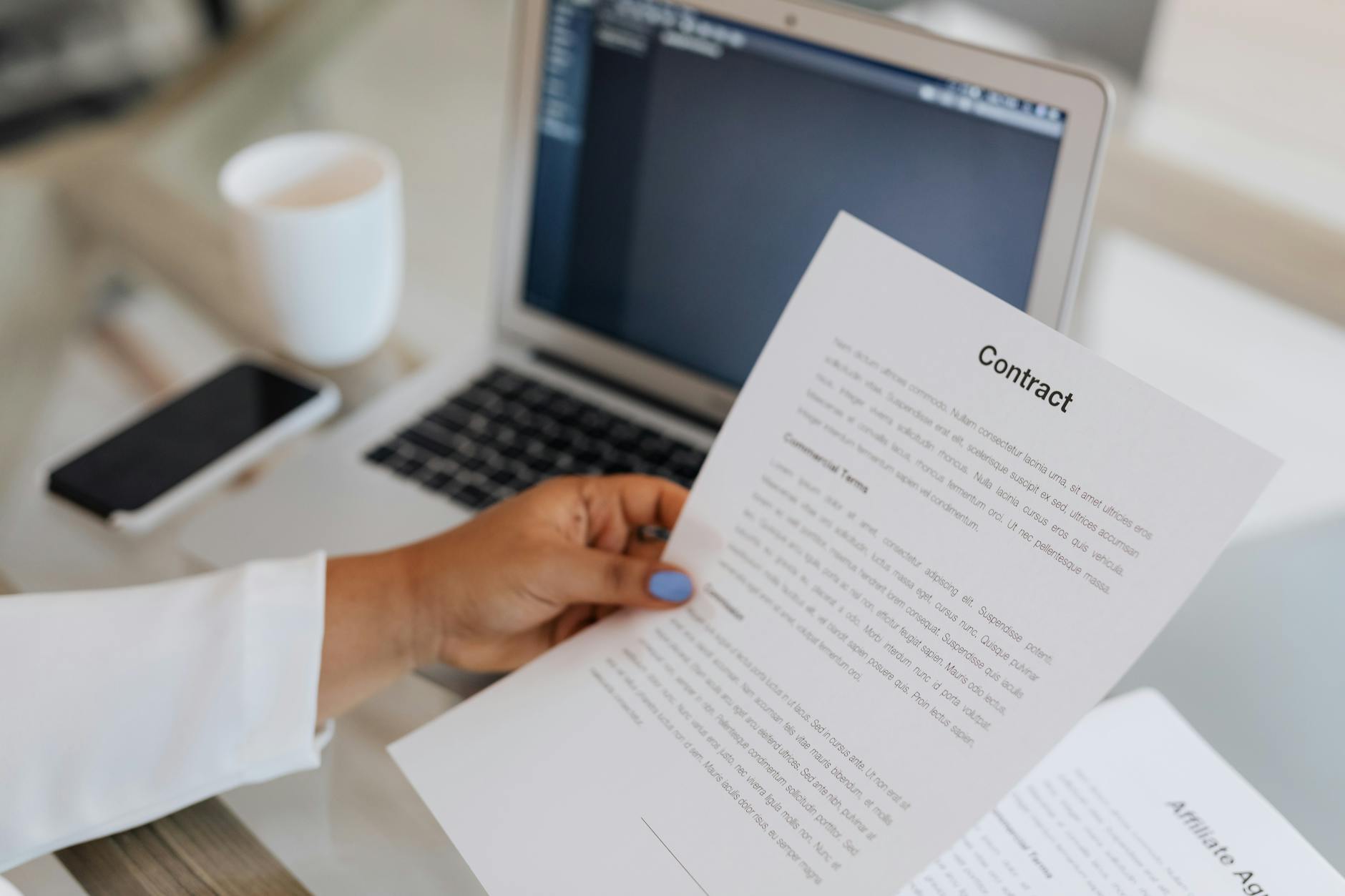 Ứng dụng AI review hợp đồng trong doanh nghiệp Việt Nam