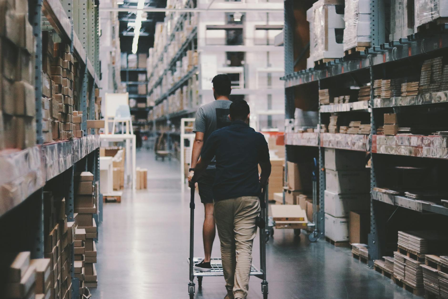 Ứng dụng AI quản lý kho trong logistics và phân phối tại Việt Nam