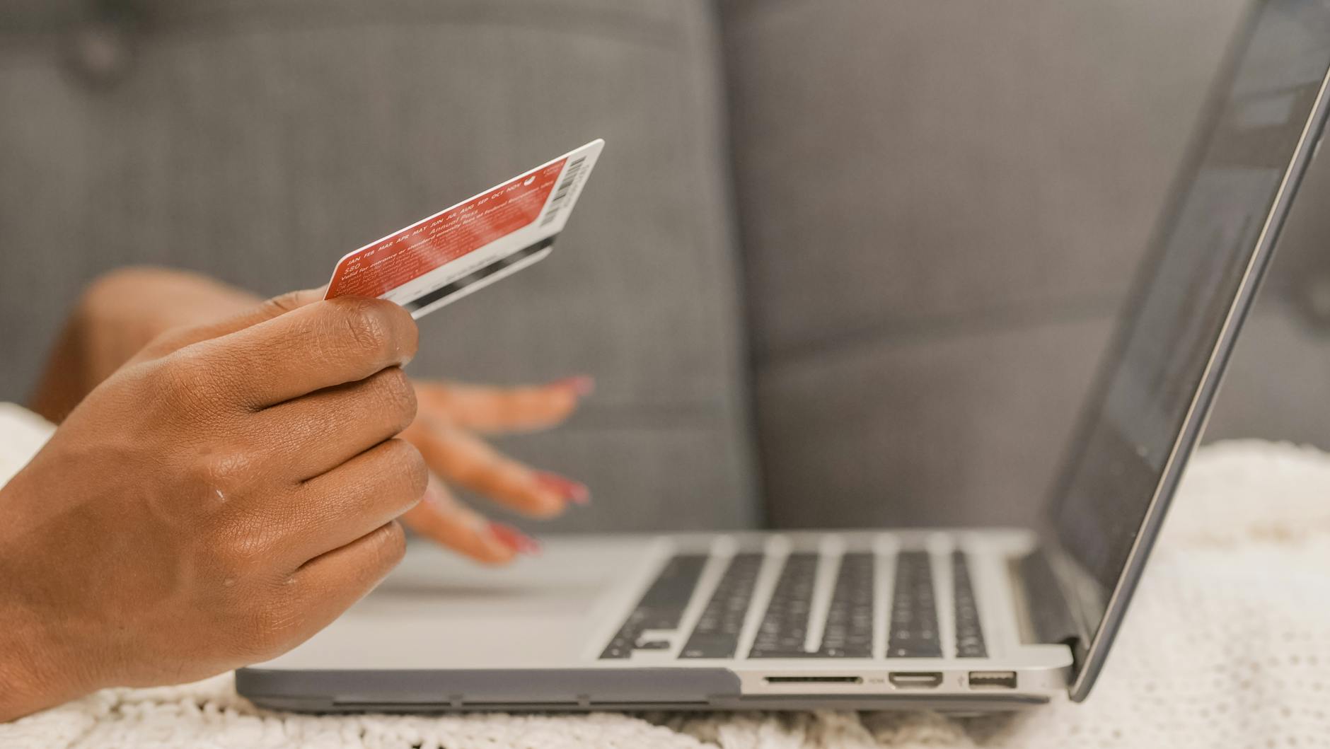 Omnichannel AI ứng dụng trong các ngành bán lẻ và thương mại điện tử Việt Nam